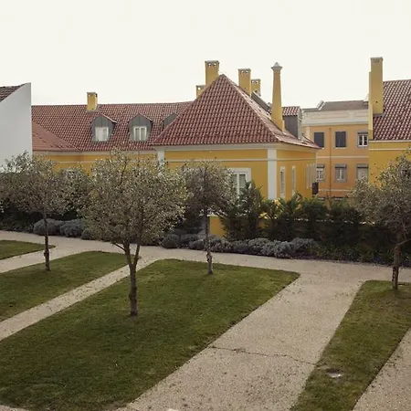 Charming Historic Lx Garden&Garage شقة